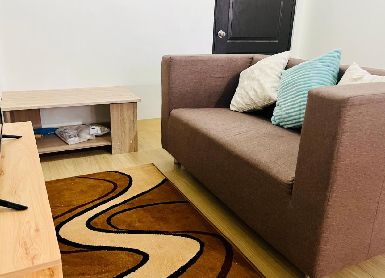 Alex's Place - U403 B11 Mactan Oasis Gardens Condominium No Elevator Apartment