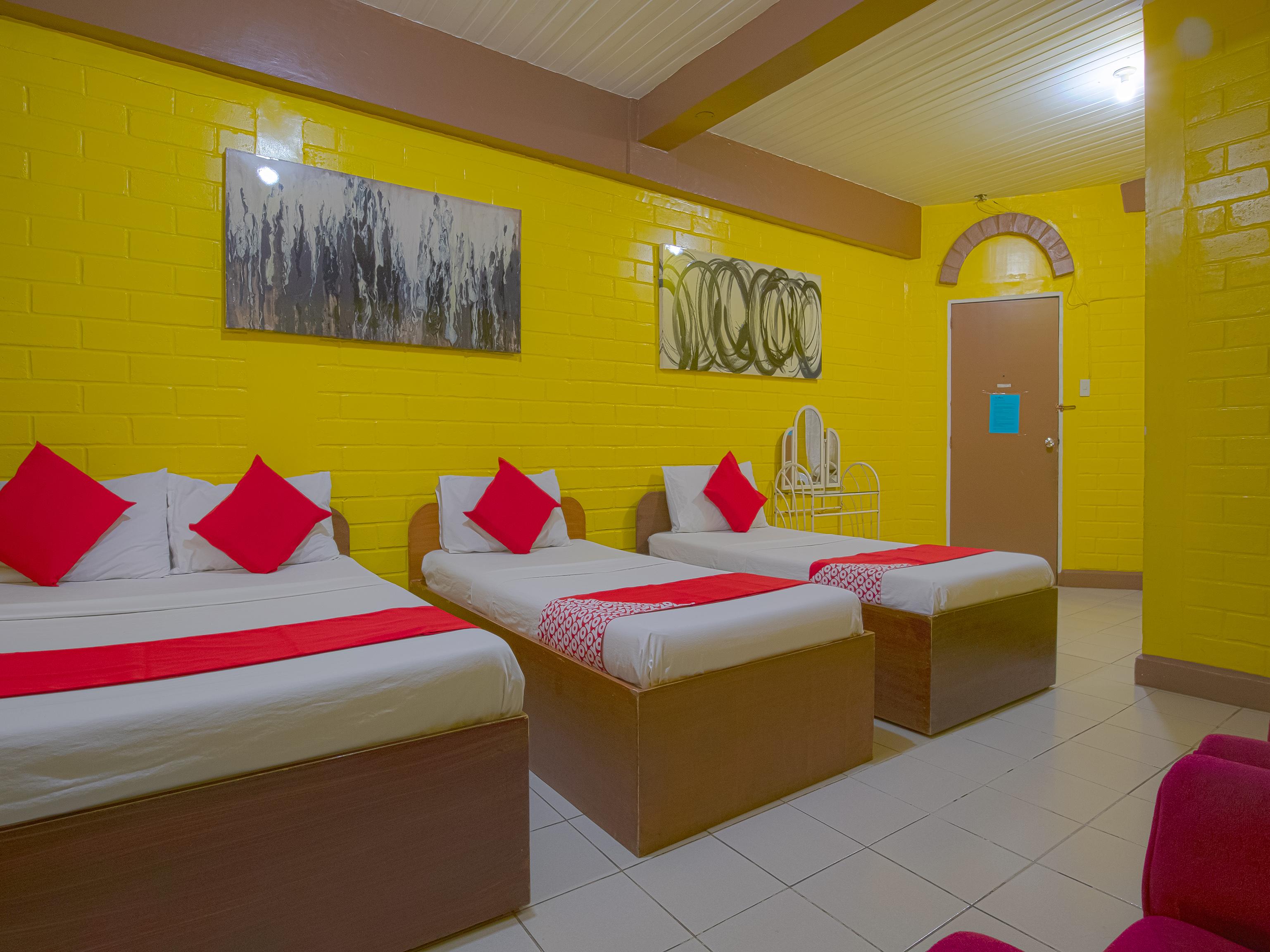 Reddoorz At La Maria And Tourist Hotel 3*