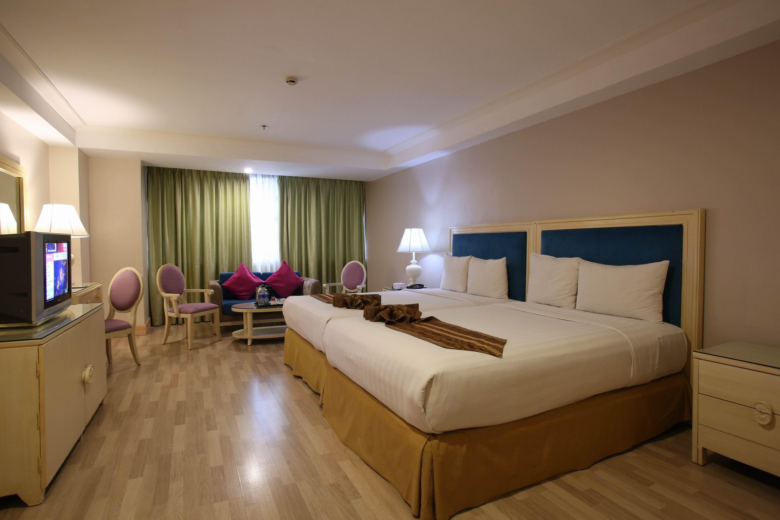 Crown Regency & Towers 4*