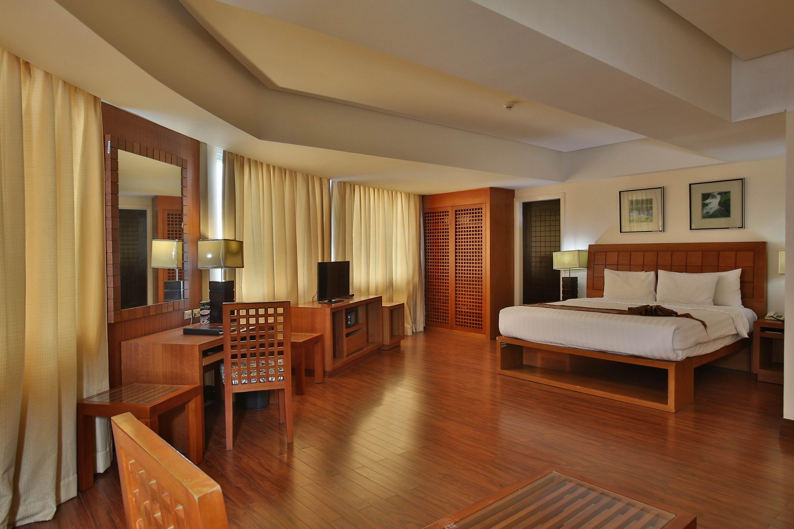 Crown Regency & Towers 4*