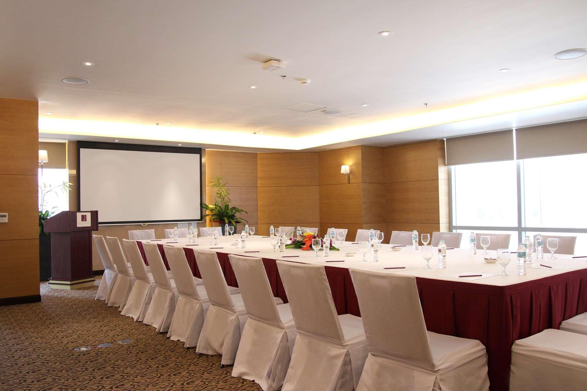 Hotel Quest & Conference Center 3*