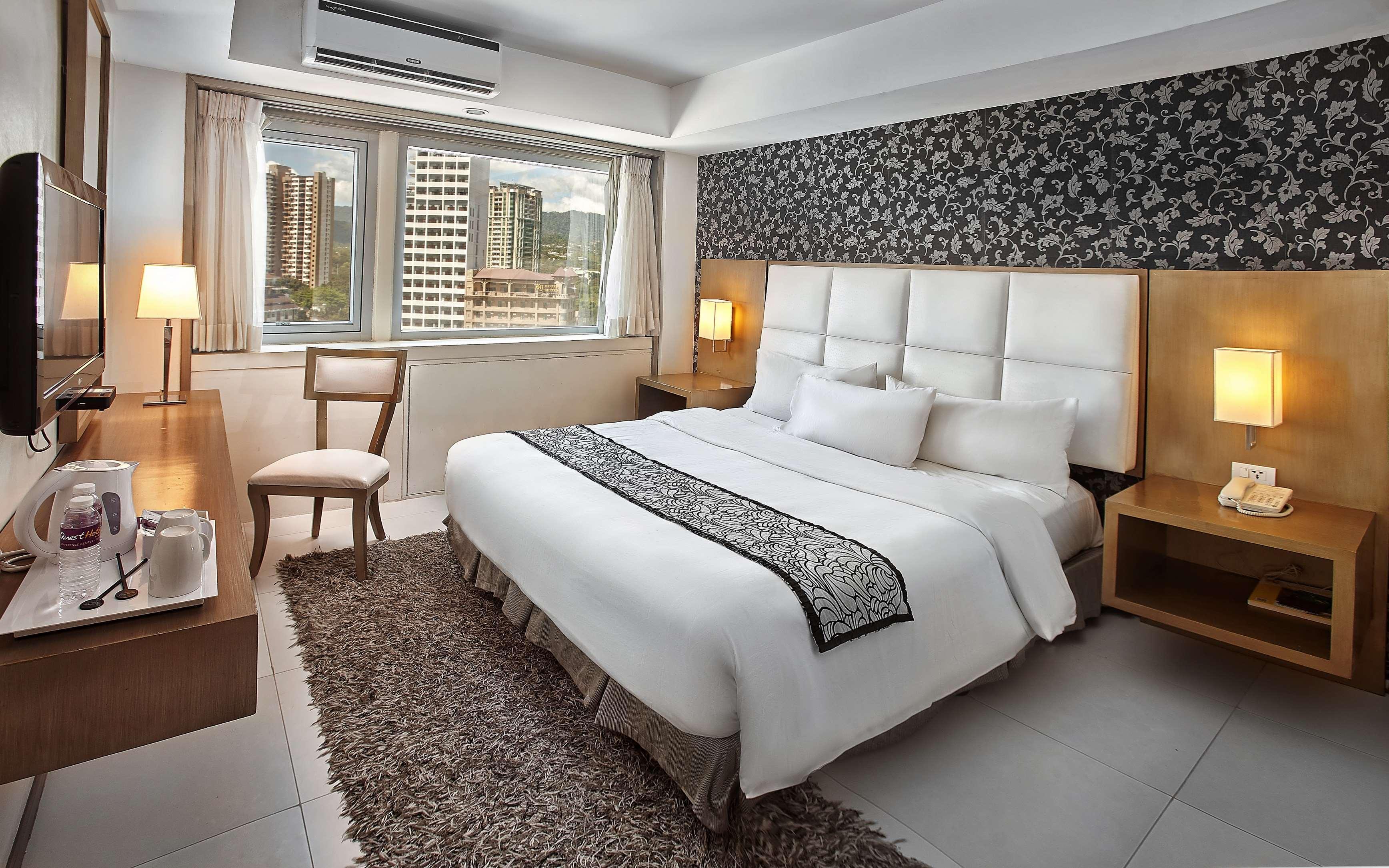 Hotel Quest & Conference Center 3*