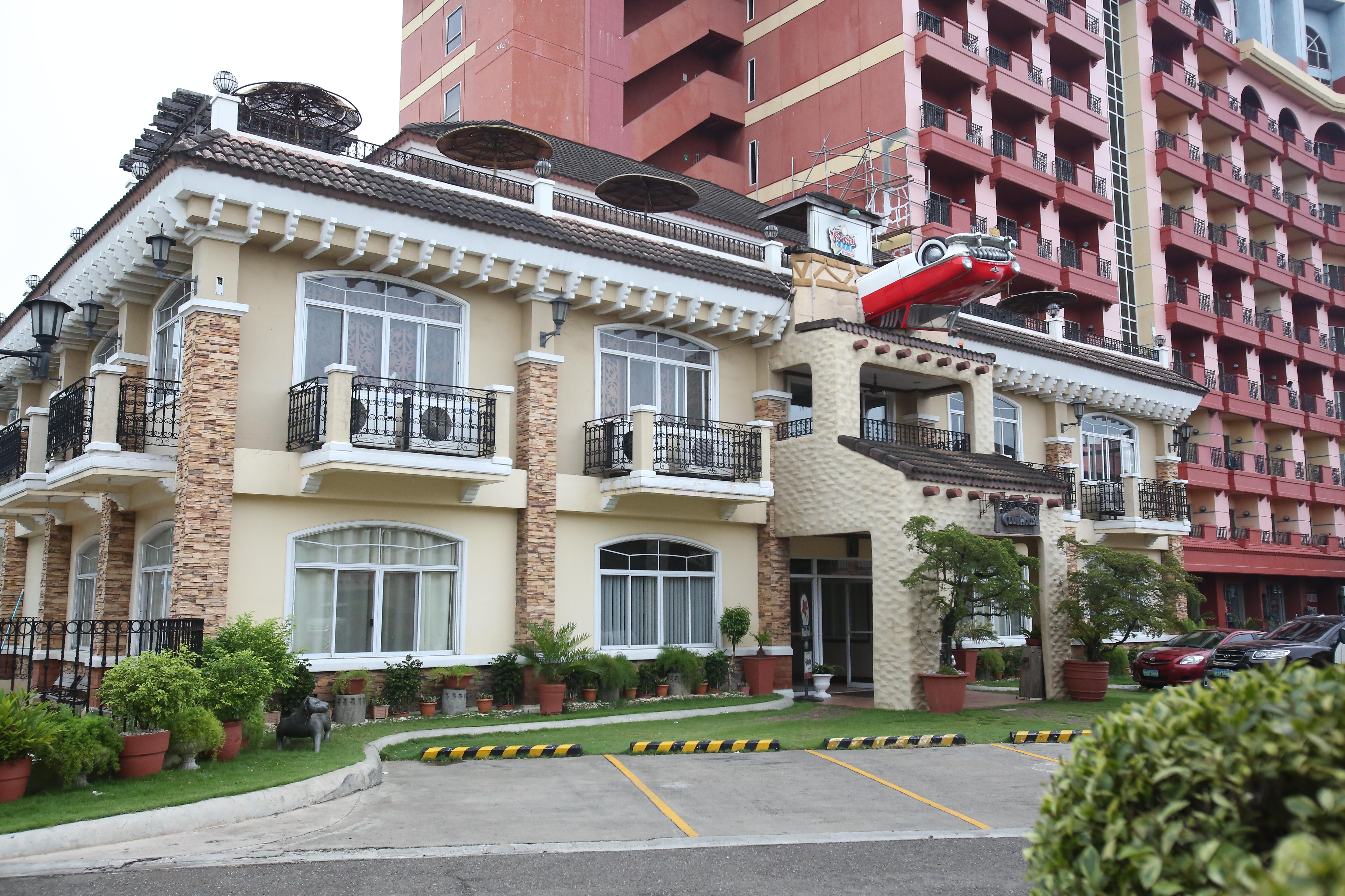 Crown Regency Mactan 4* Lapu-Lapu City