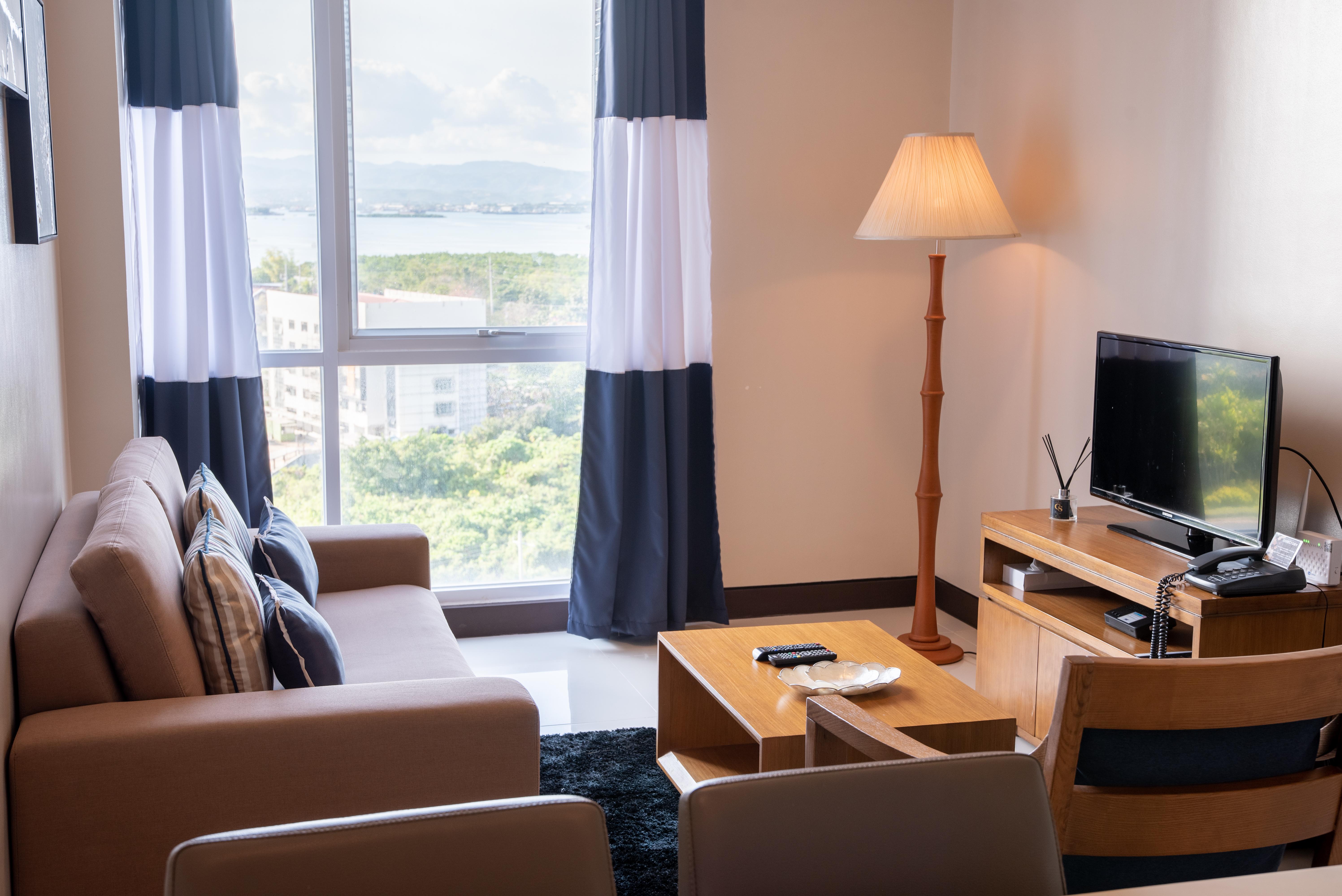 8 Newtown Boulevard Apartment *