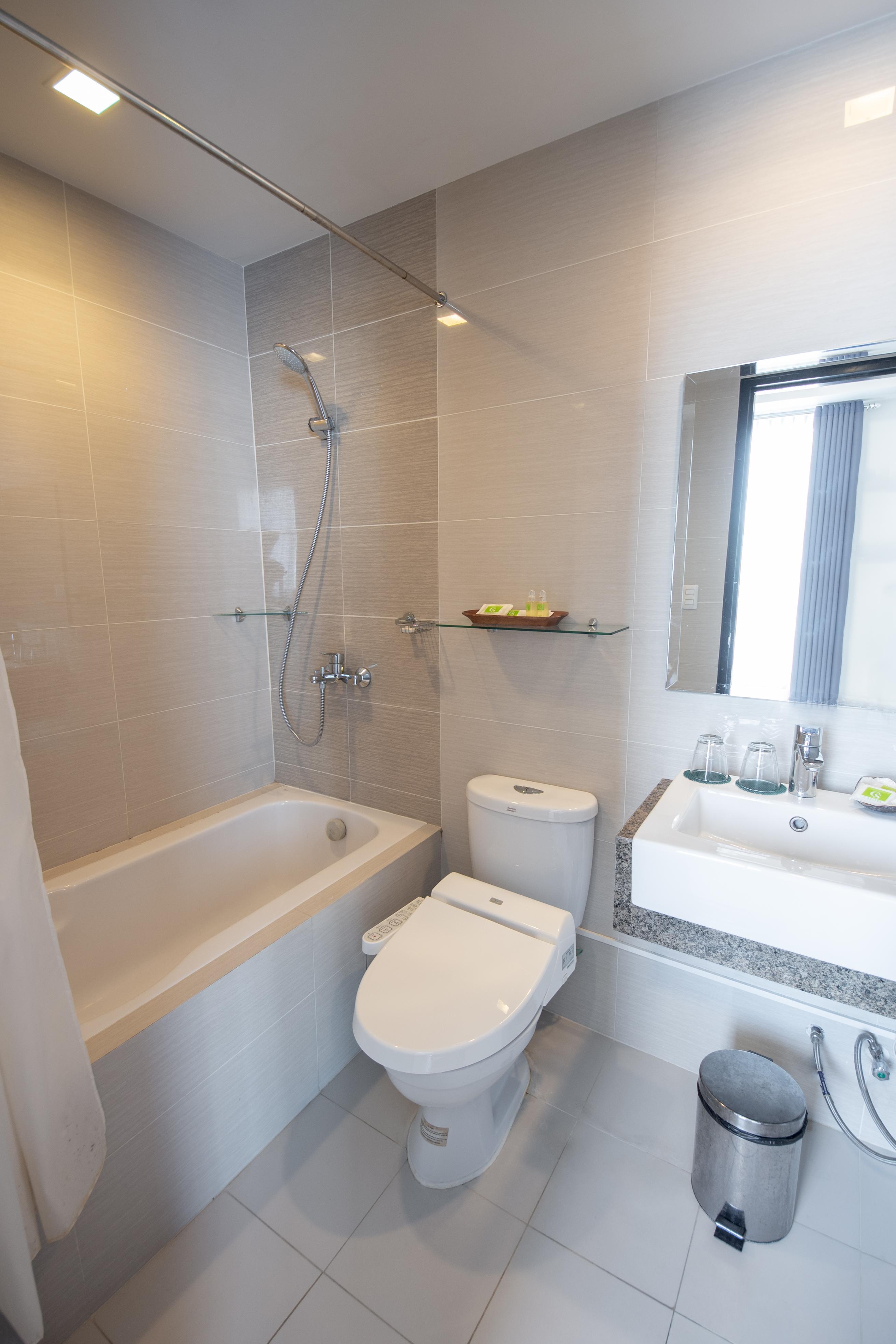 8 Newtown Boulevard * Lapu-Lapu City