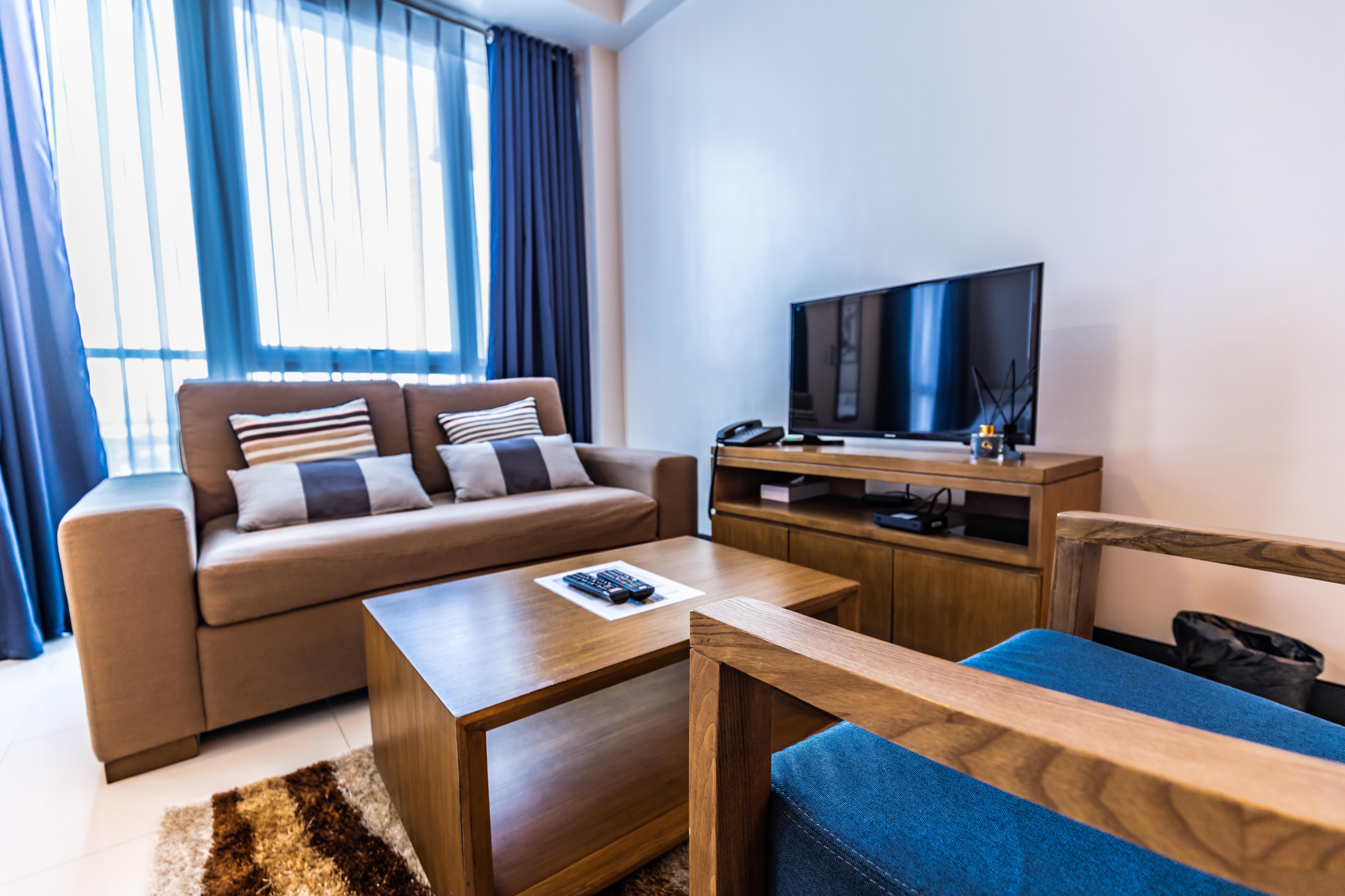 8 Newtown Boulevard Apartment *