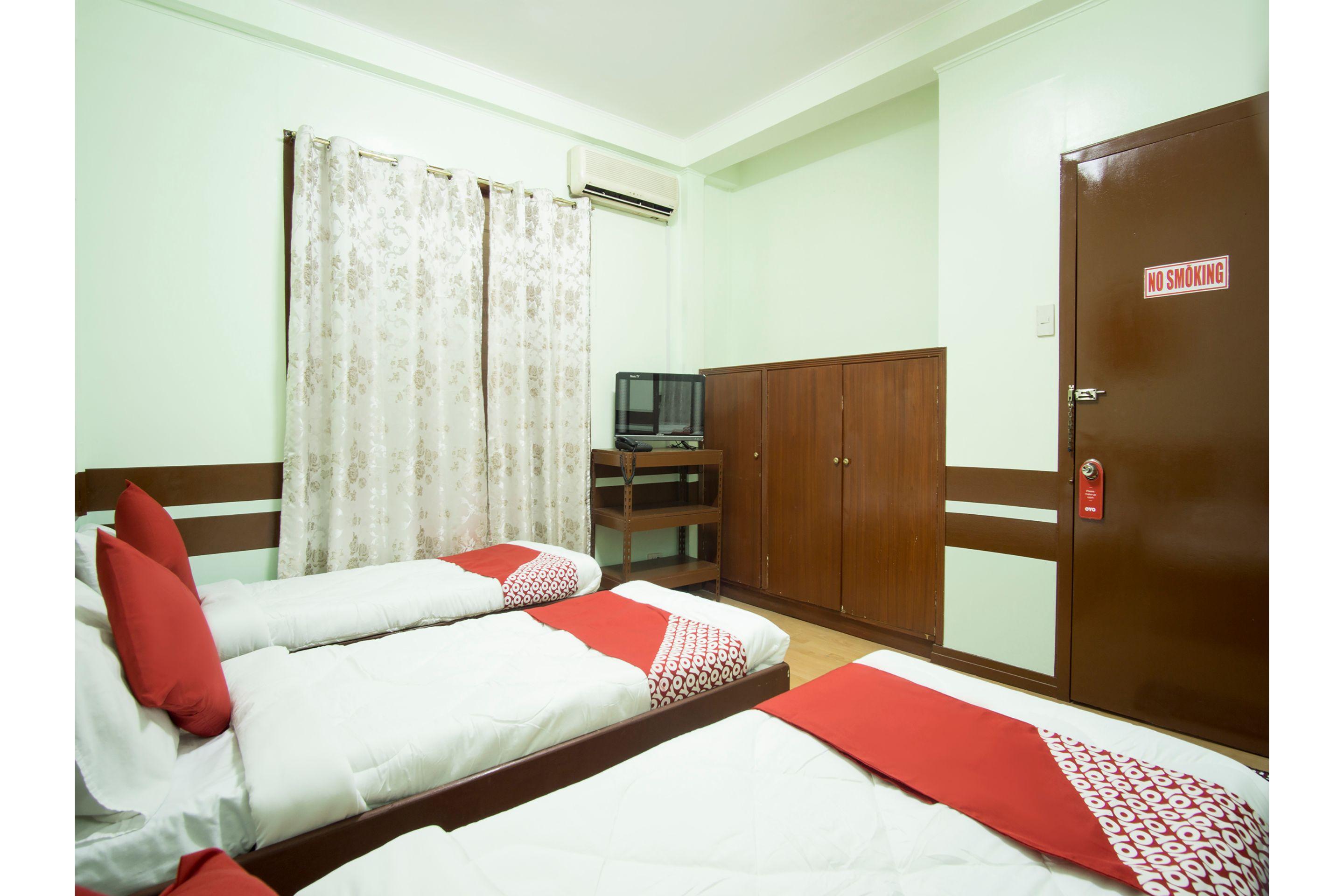 Oyo 130 Jy Crown Palace Hotel 3*