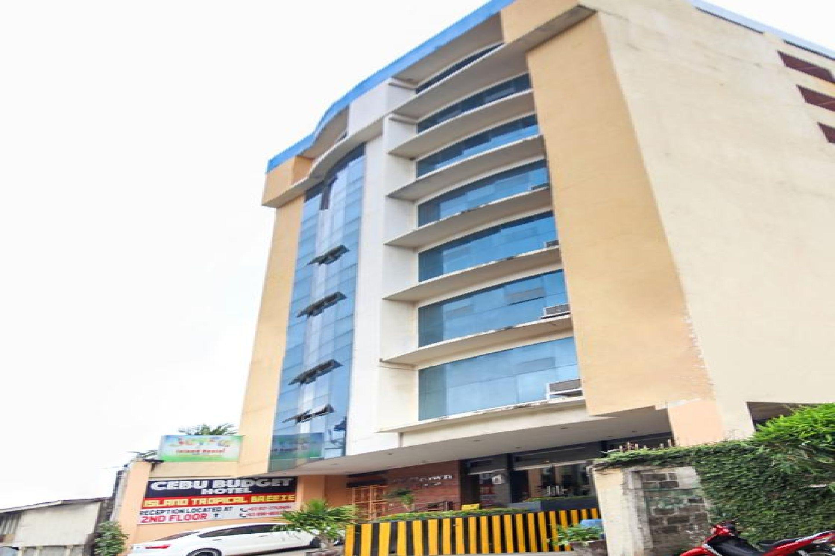 Oyo 130 Jy Crown Palace Hotel