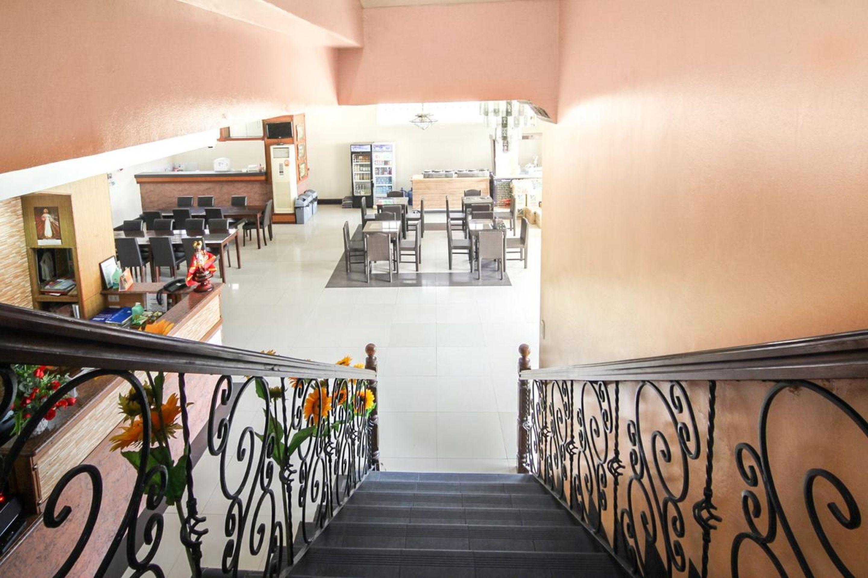 Oyo 130 Jy Crown Palace