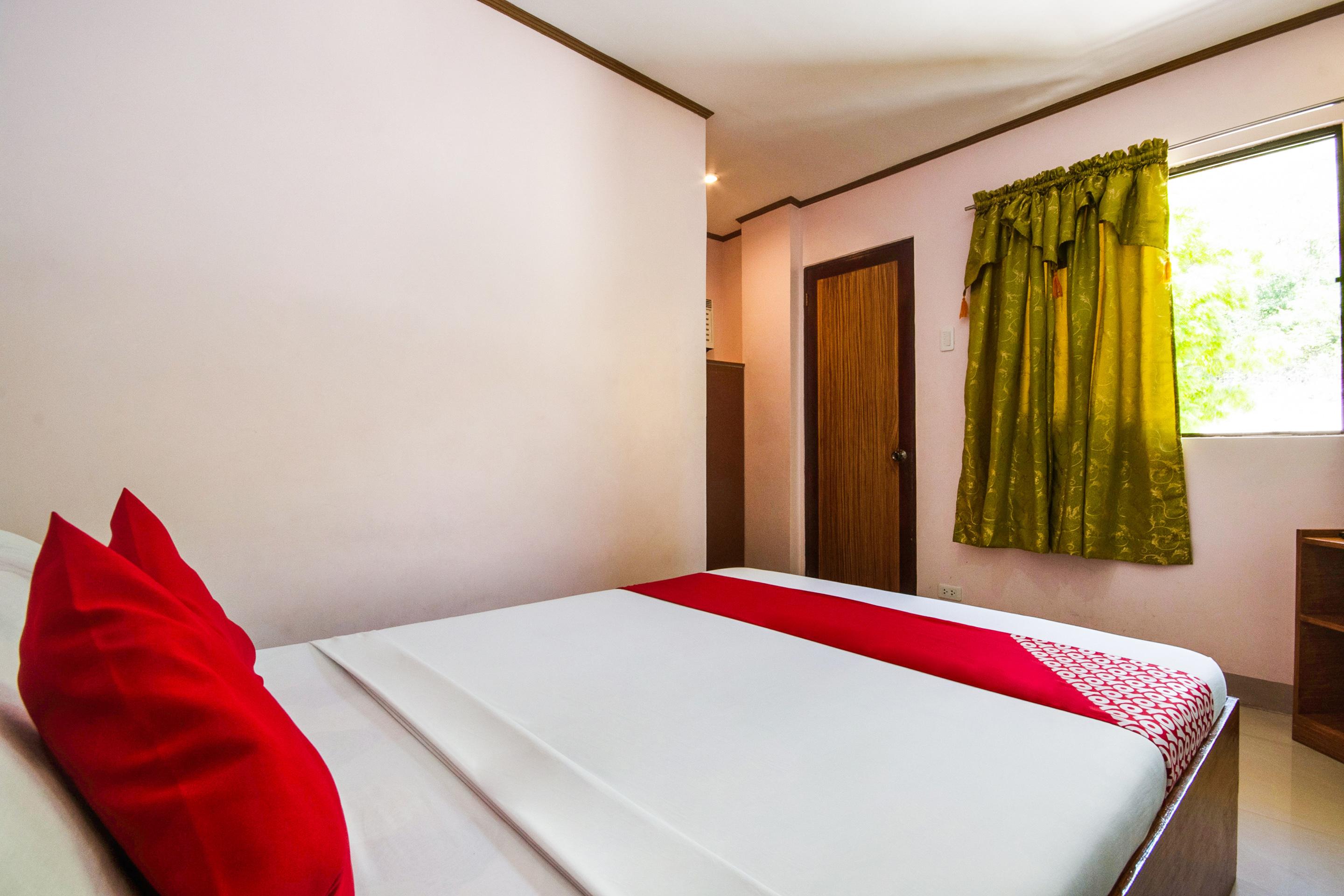 Casa Bonita Inn Oslob Hotel