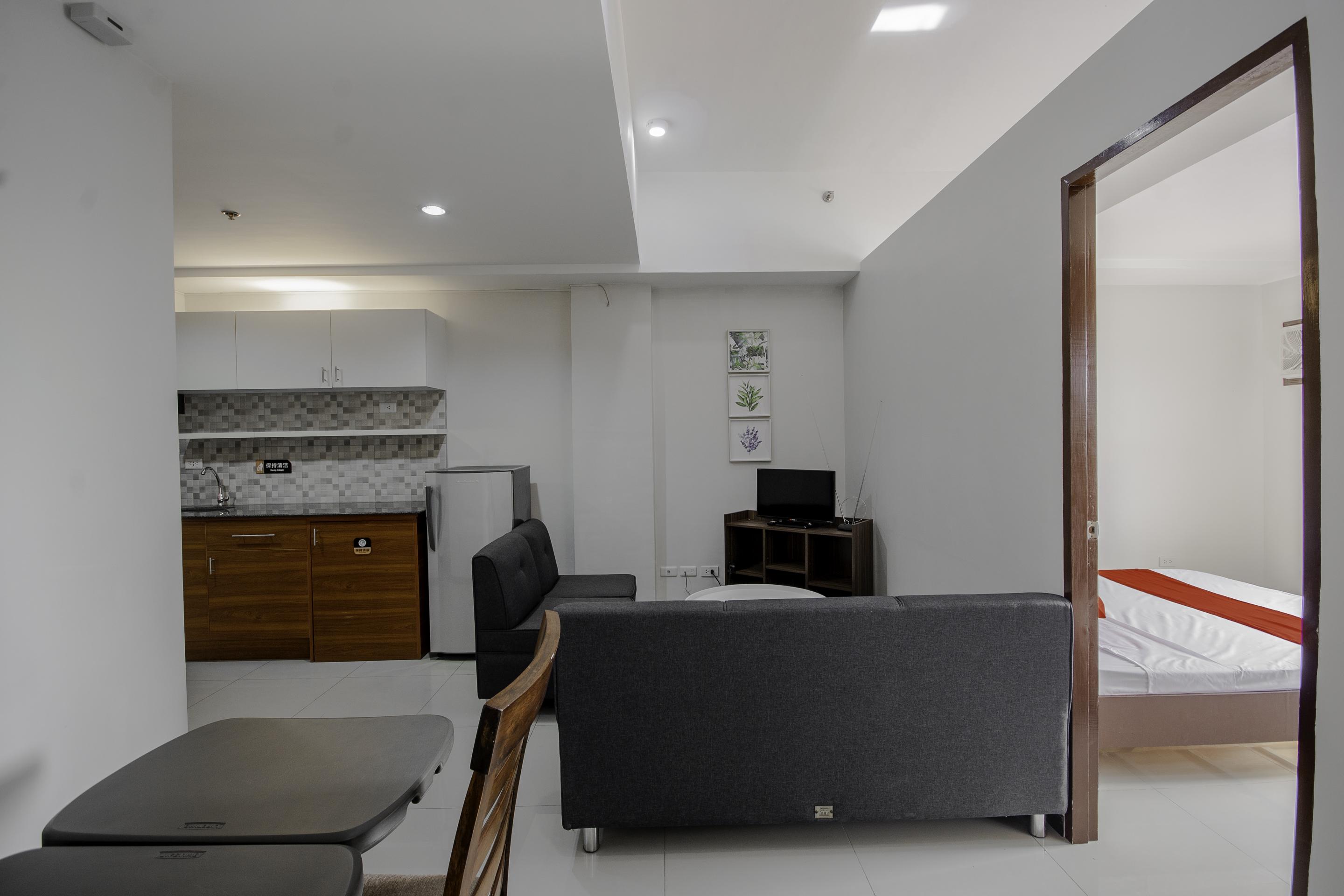 Cornerstone Manor Hotel 3*