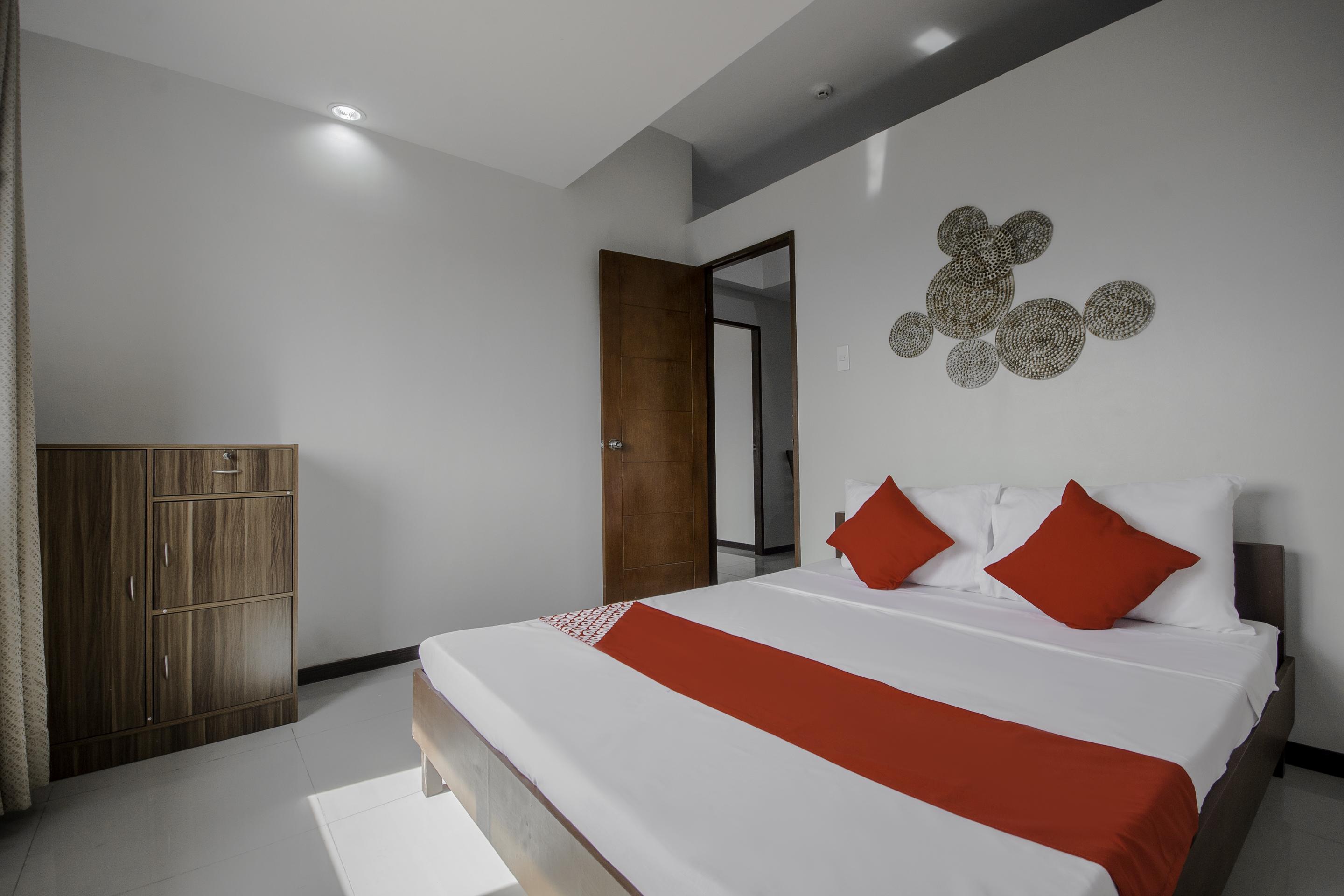 Cornerstone Manor 3* Talamban Viejo