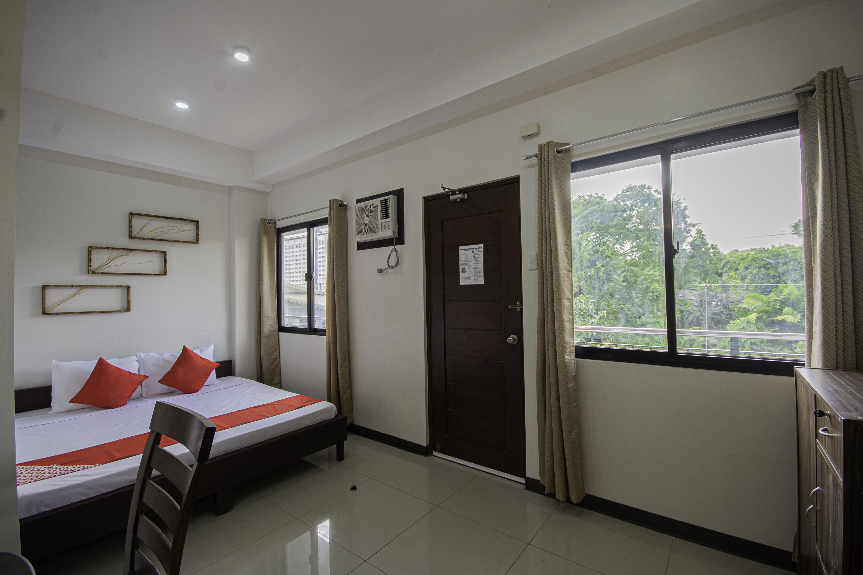 Cornerstone Manor Hotel 3*