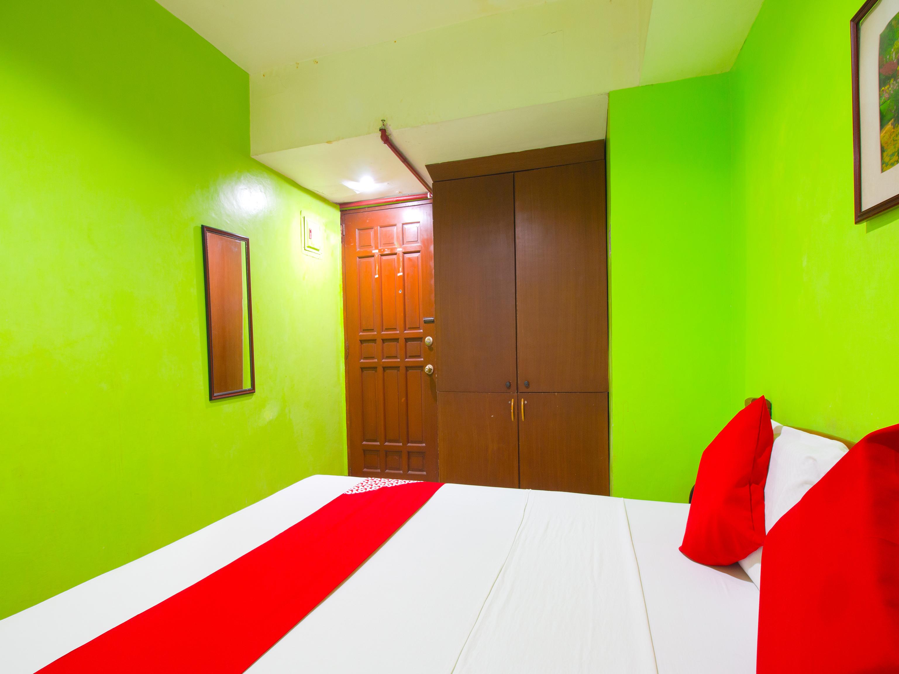Oyo 677 Roseate Hotel 3*