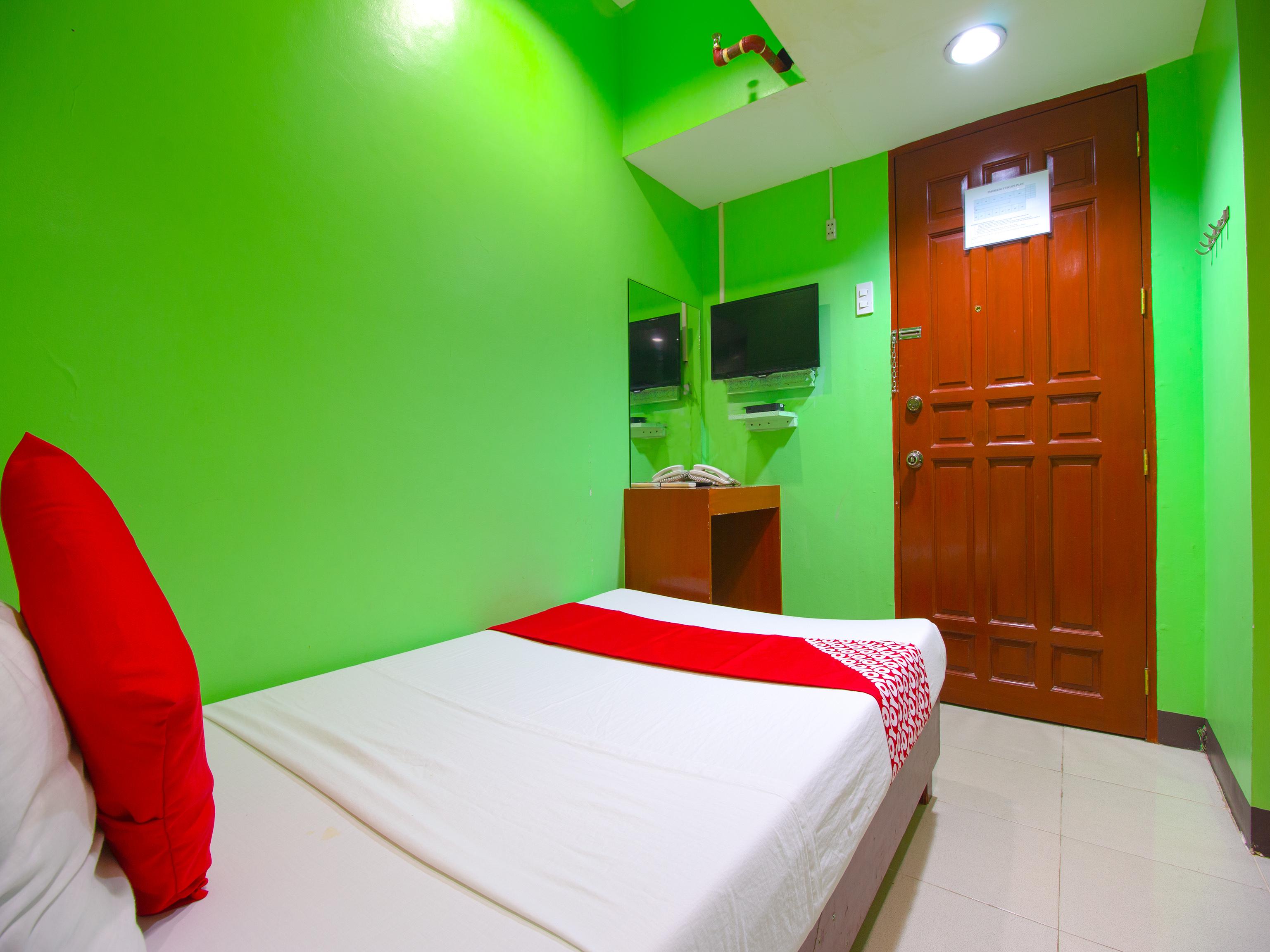 Hotel Oyo 677 Roseate Cebu