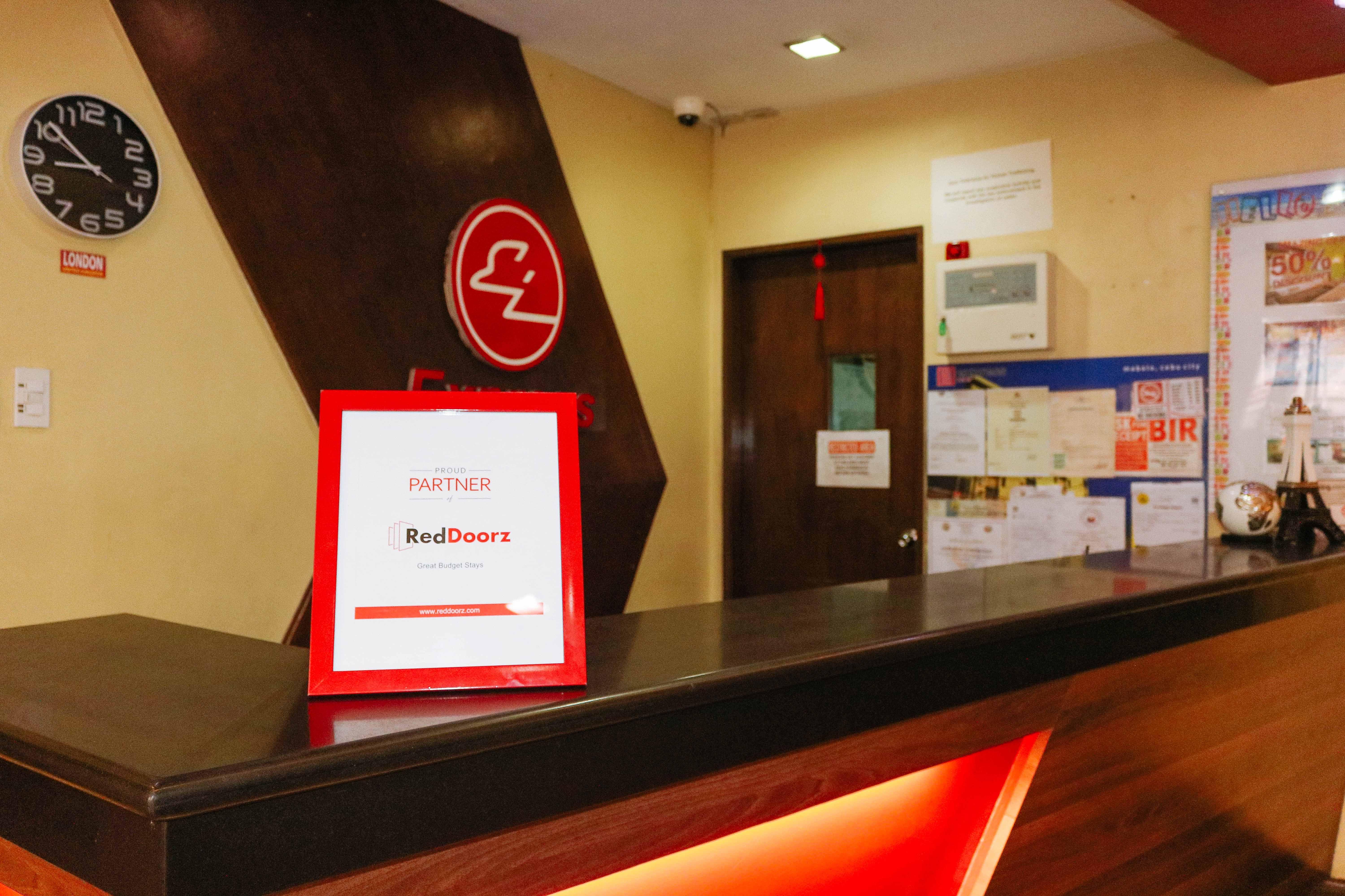 Reddoorz @ Mj Cuenco Avenue 2*