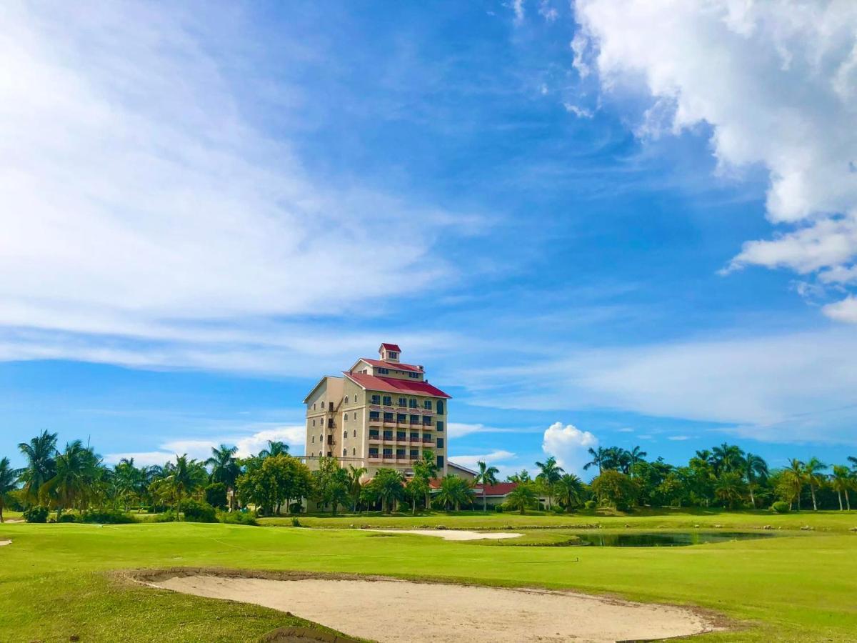 Queens Island Golf And Medellin