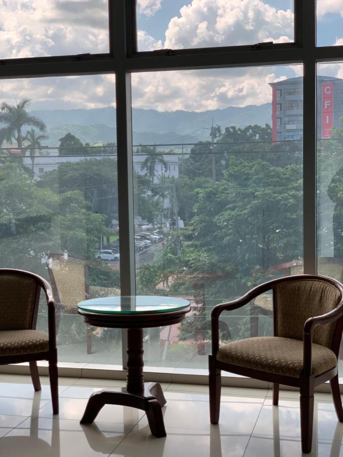 Capitol & Powered By Cocotel Hotel 3*