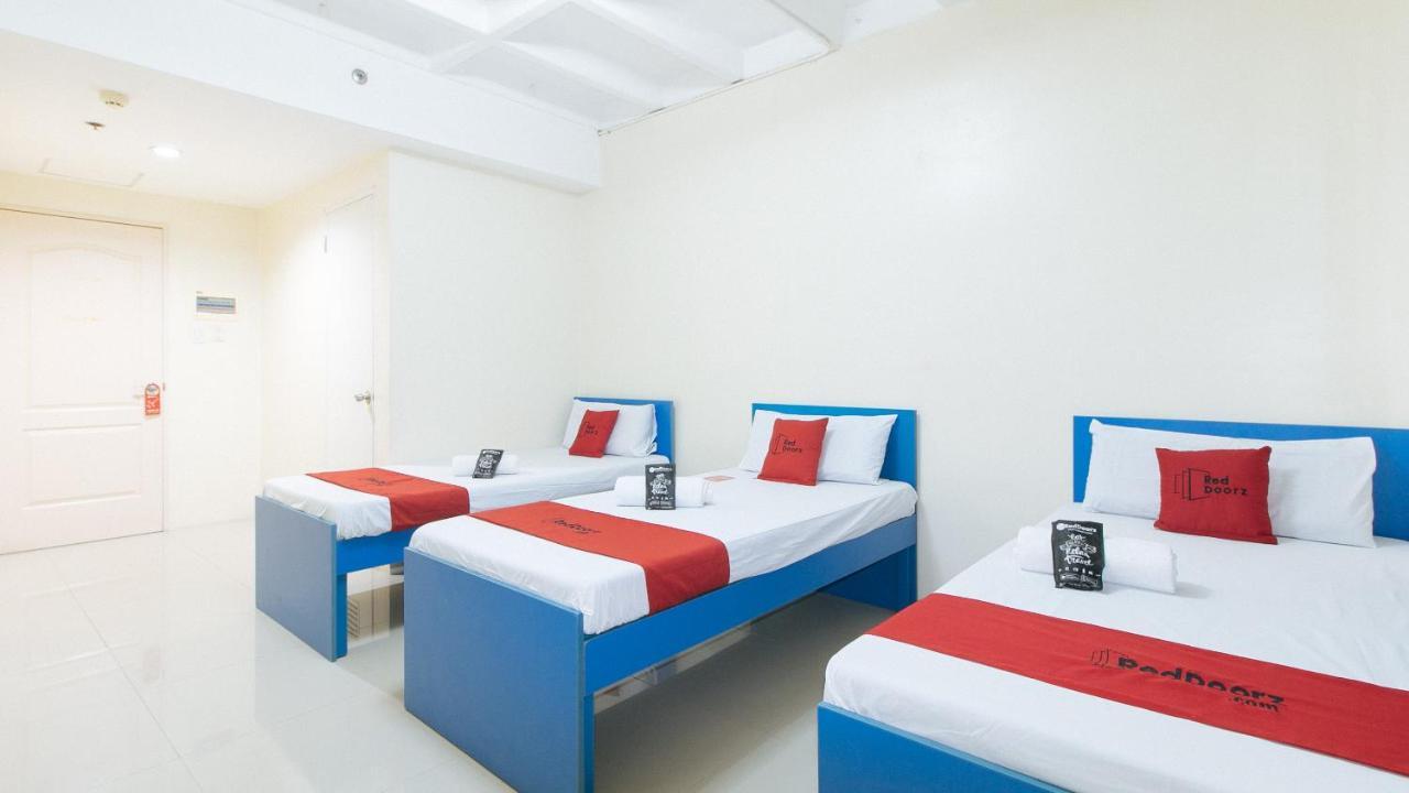Reddoorz @ Insular Square 2* Mandaue City