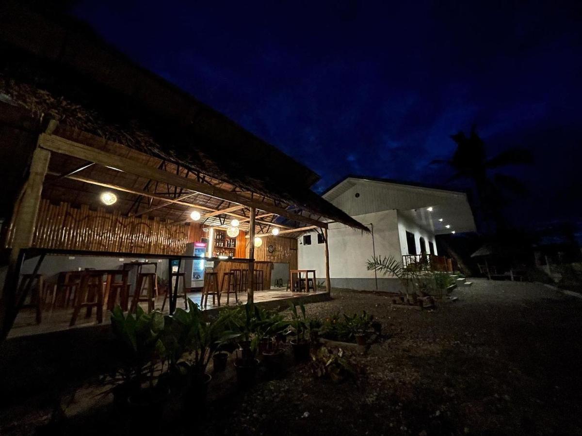 Momo Hostel Moalboal