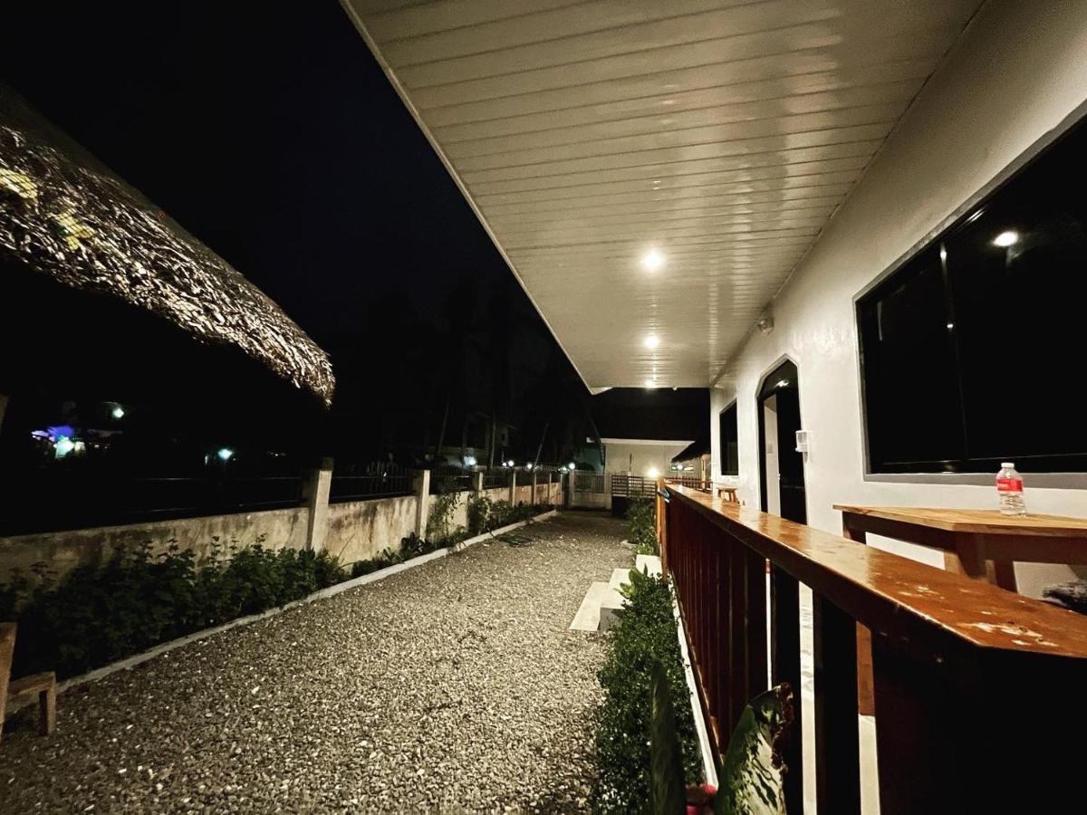 Momo Hostel Moalboal