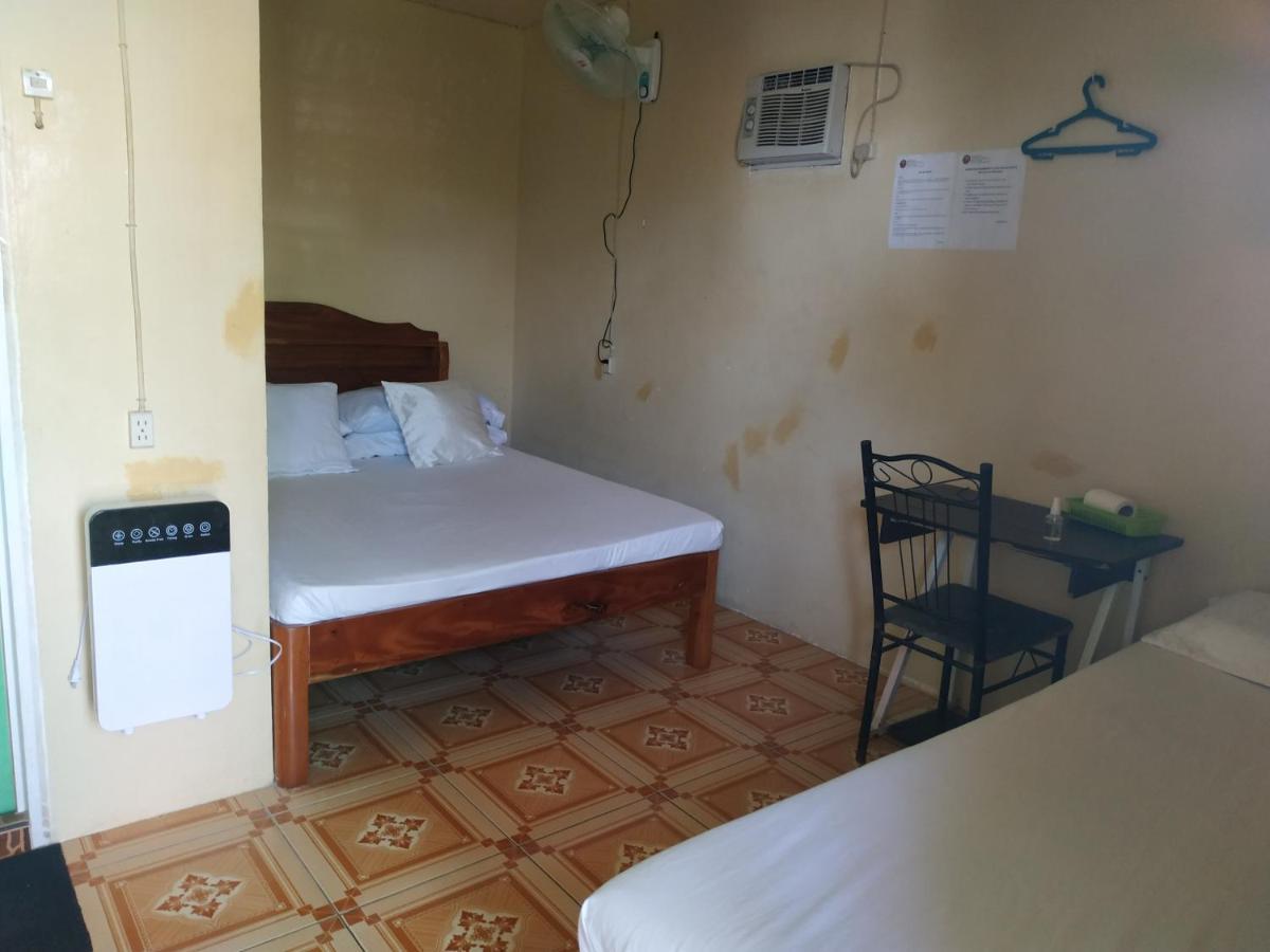 Emoks Guest house Moalboal