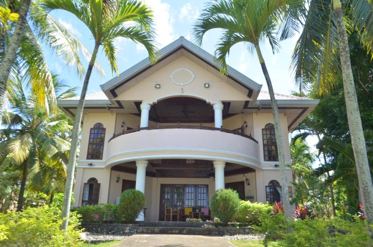 Bahay bakasyunan Private Beachfront With Ocean View And Direct Reef Access Moalboal