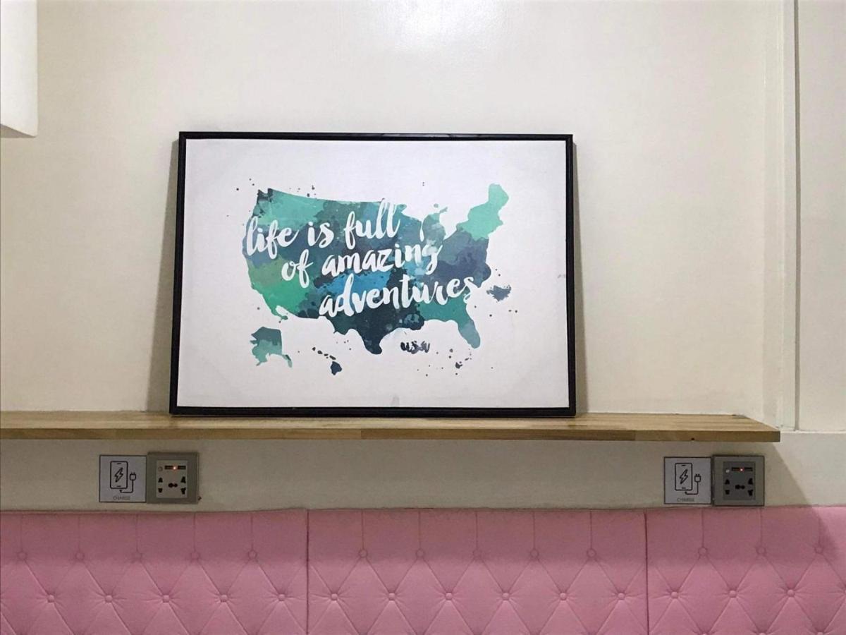 Che & Female Colon, Albergue