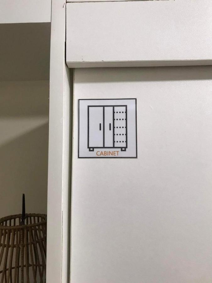 Che & Female Colon, Albergue