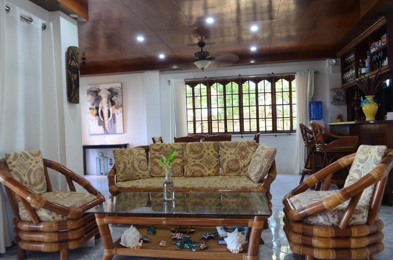 Bahay bakasyunan Private Beachfront With Ocean View And Direct Reef Access Moalboal