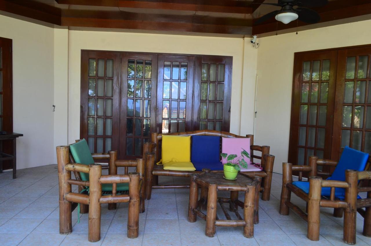 Bahay bakasyunan Private Beachfront With Ocean View And Direct Reef Access *