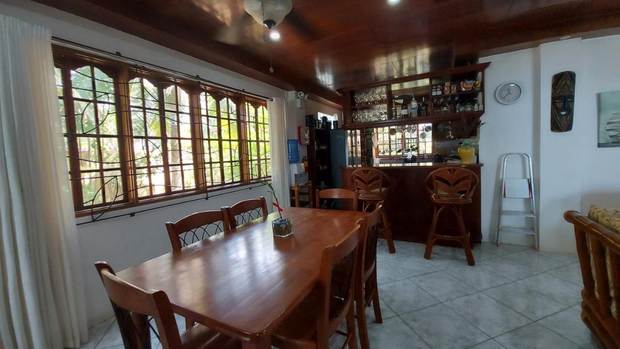 Private Beachfront With Ocean View And Direct Reef Access Bahay bakasyunan Moalboal