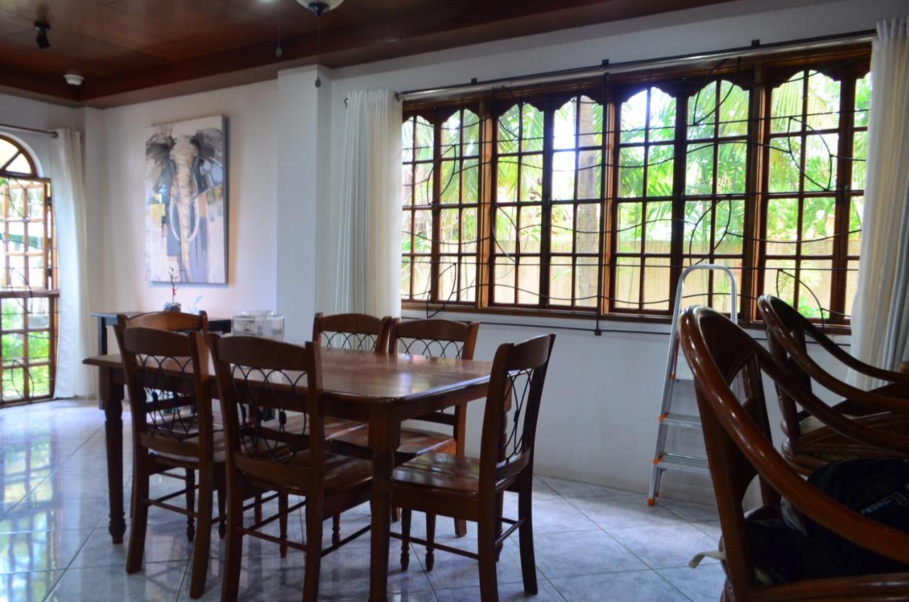 Private Beachfront With Ocean View And Direct Reef Access *