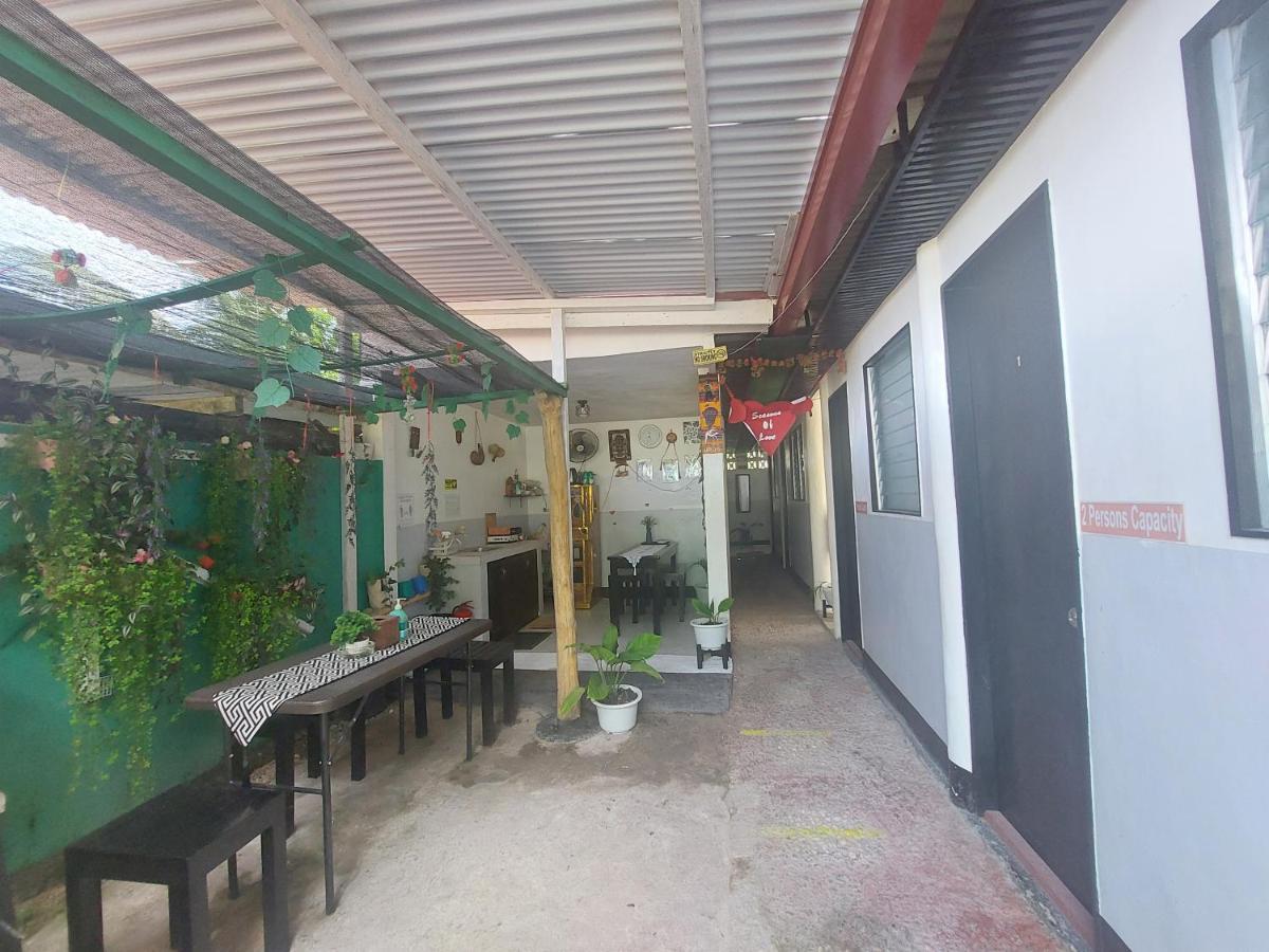 Hostel Maui's Place Badian