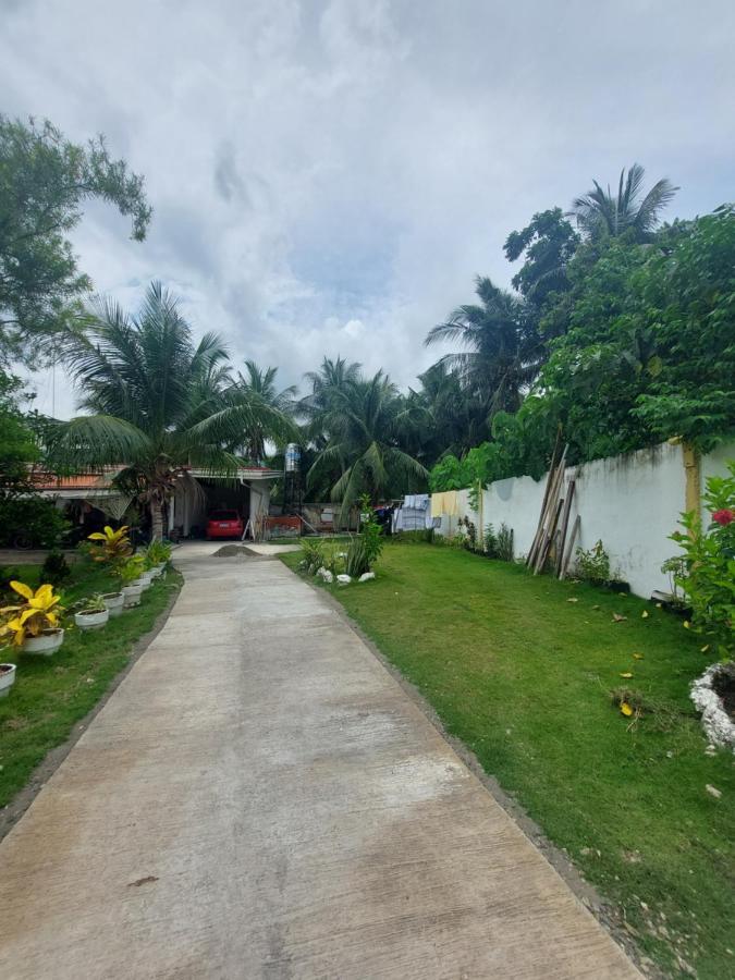 Hostel Maui's Place Badian