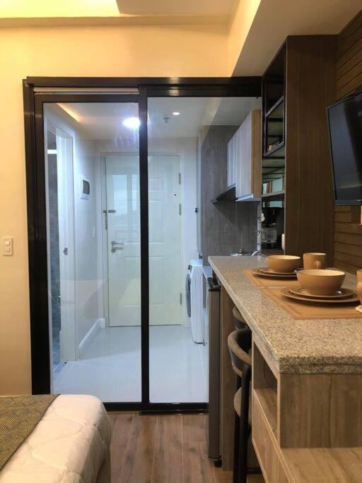Apartment Near Ayala W Wifi Balcony