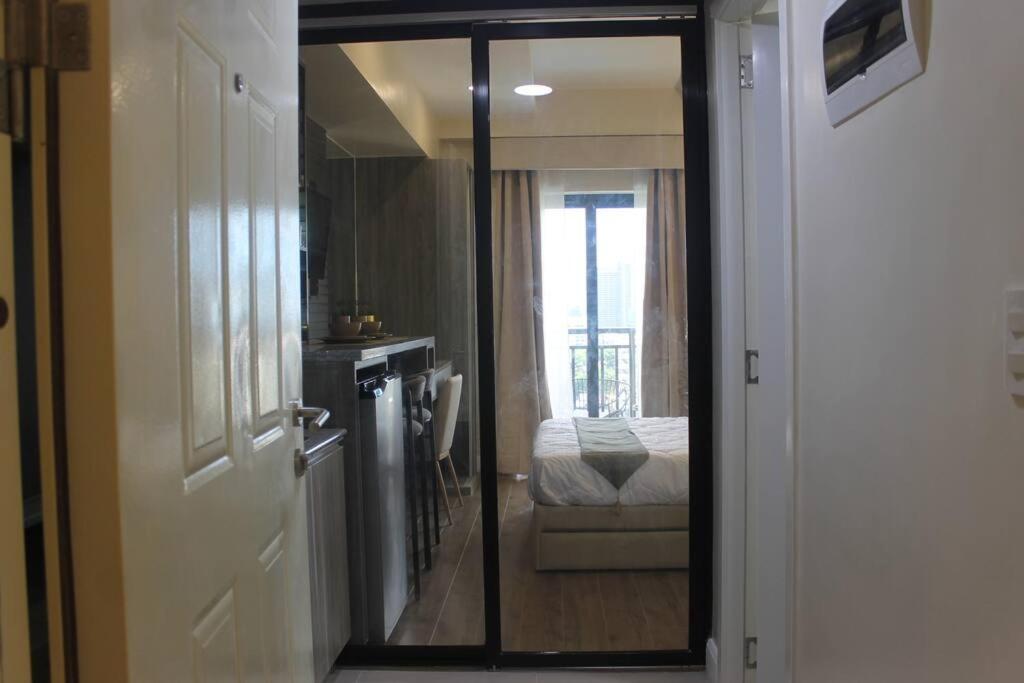 Near Ayala W Wifi Balcony Apartment