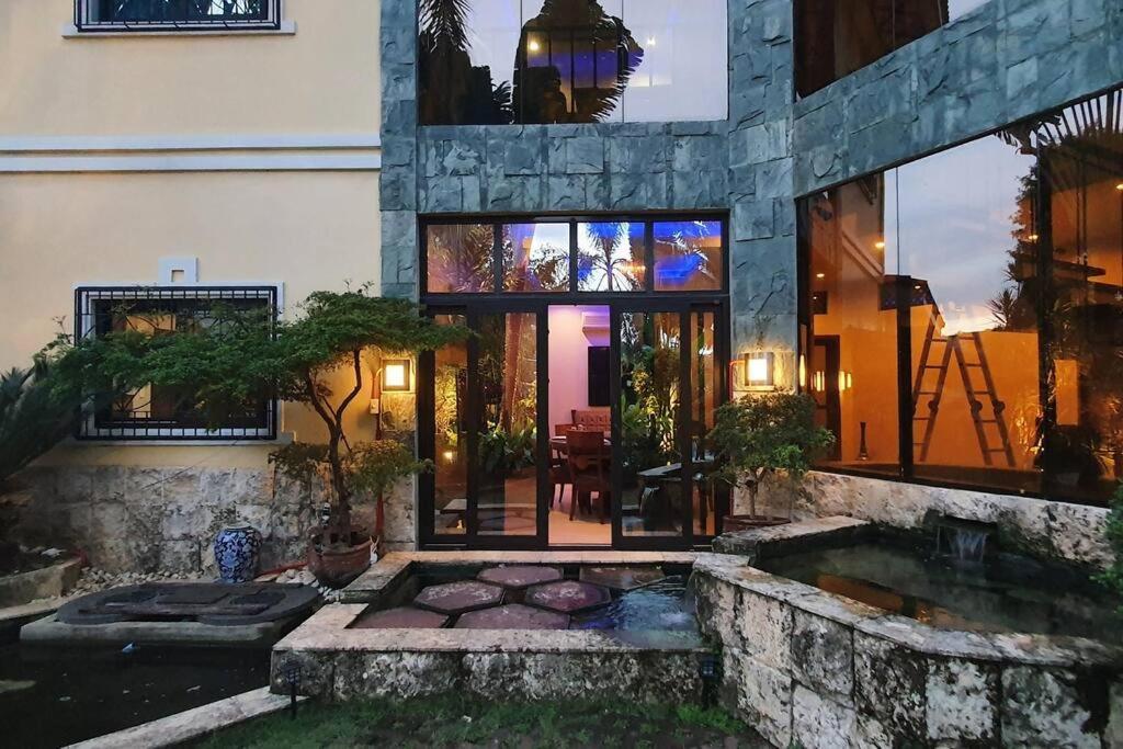 Dokkebi Pool House 도깨비풀빌라