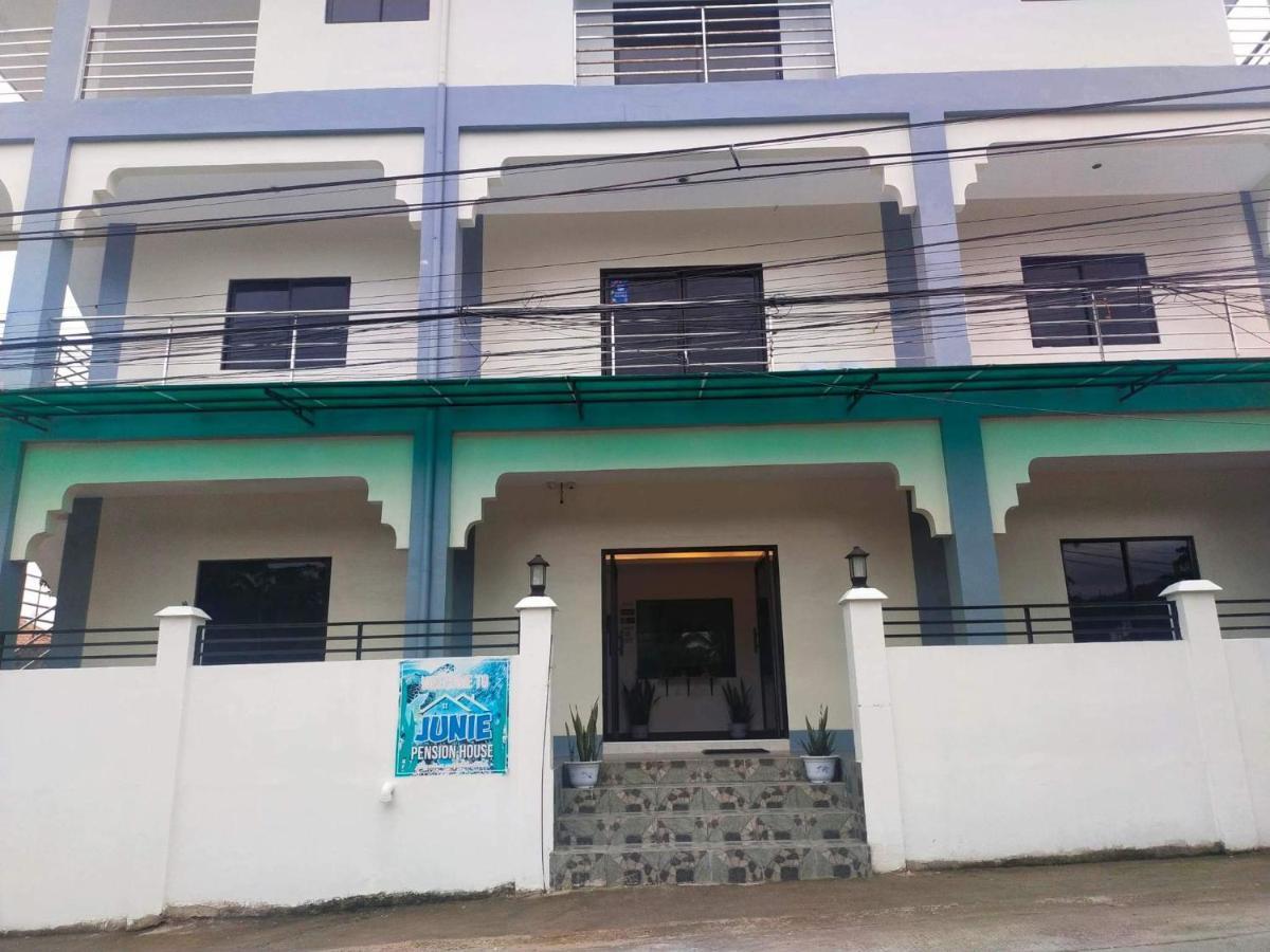 Junie House * Moalboal