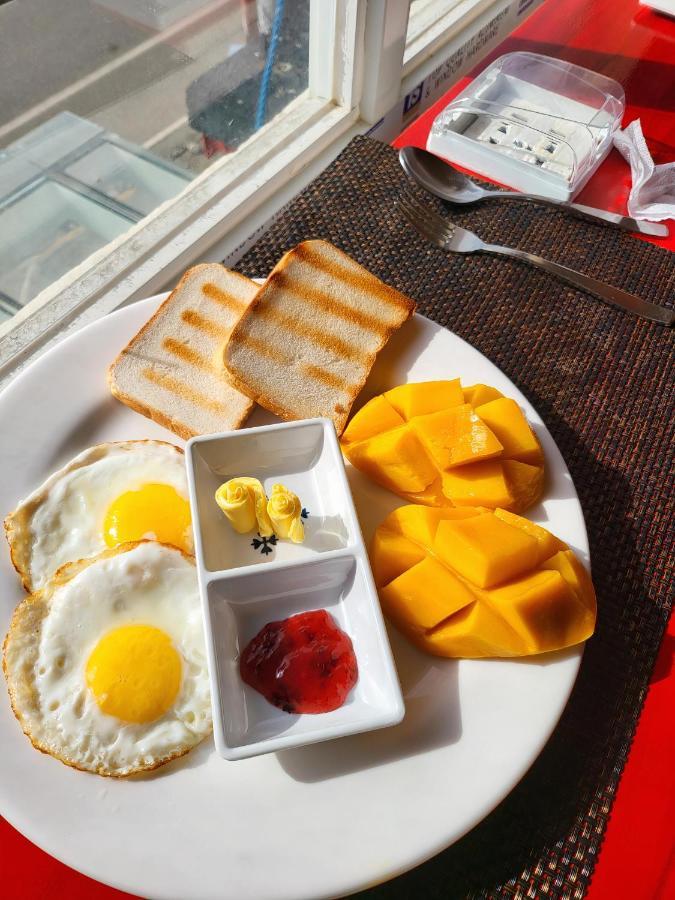 Cebu Dulcinea And Suites-mactan Airport Hotel 3*