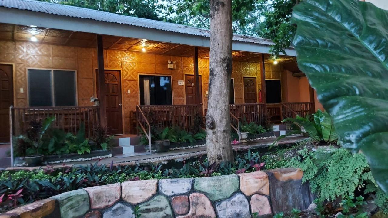 New Village Inn Oslob