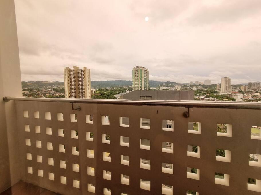 Apartment Cozy 5 Min Walk From Ayala, Business Park Cebu