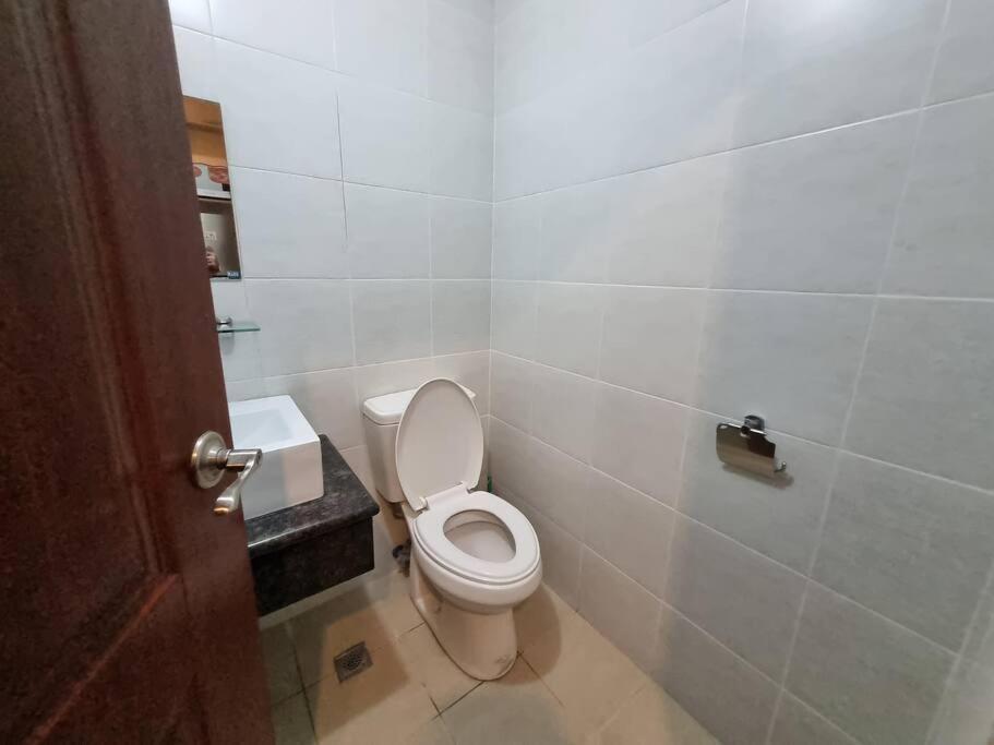 Cozy 5 Min Walk From Ayala, Business Park