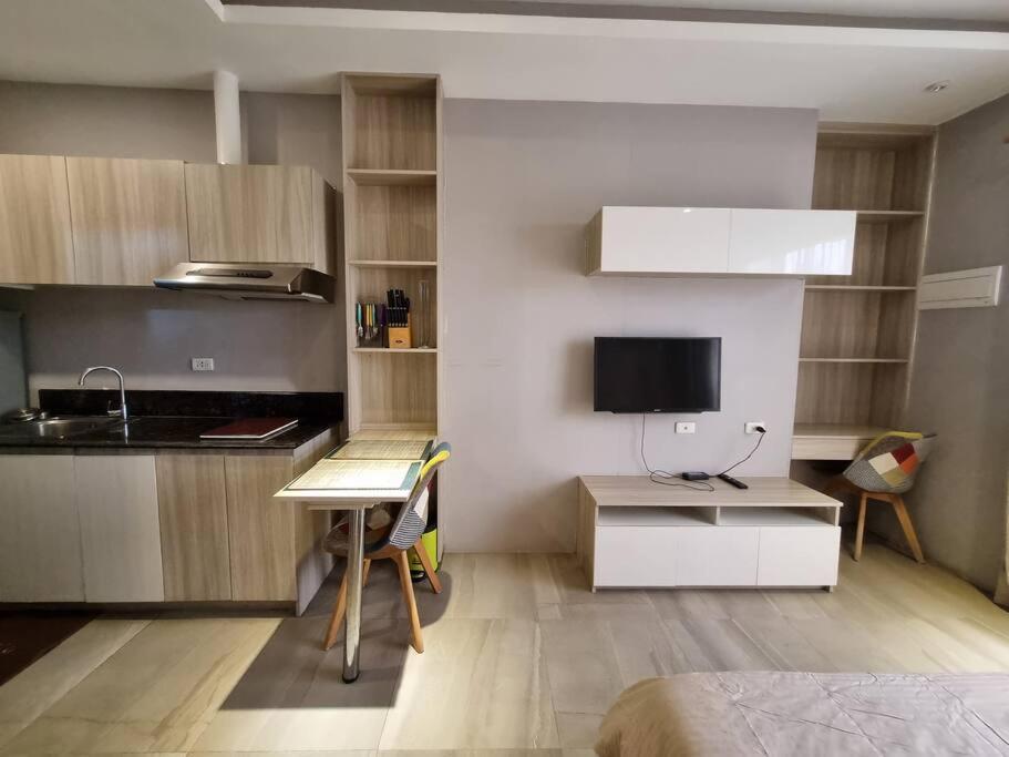 Cozy 5 Min Walk From Ayala, Business Park Apartment Cebu