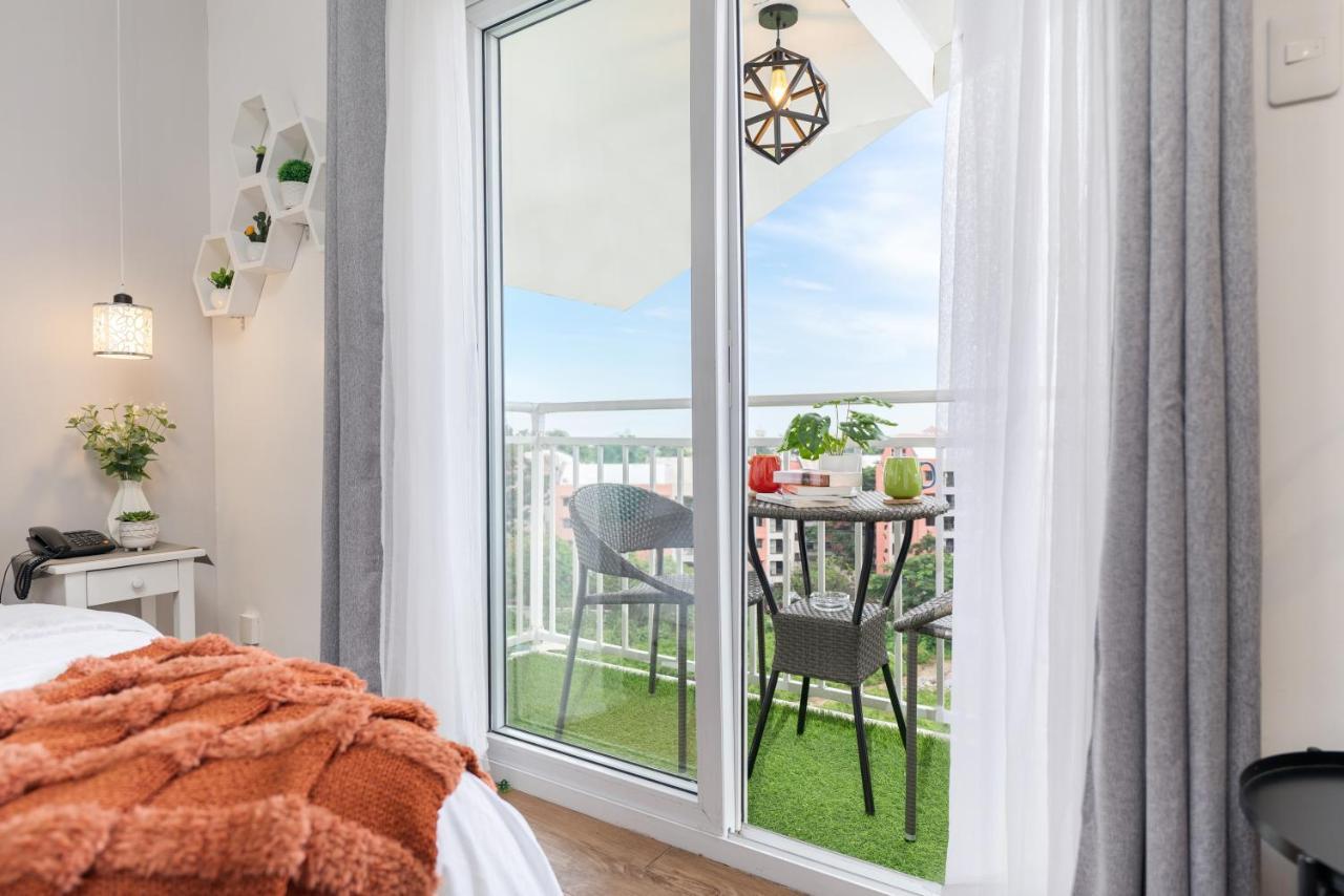 Apartment Amani 729, 3 Minutes To Airport,with Gym & Pool,100mbps Wifi,free Netflix *