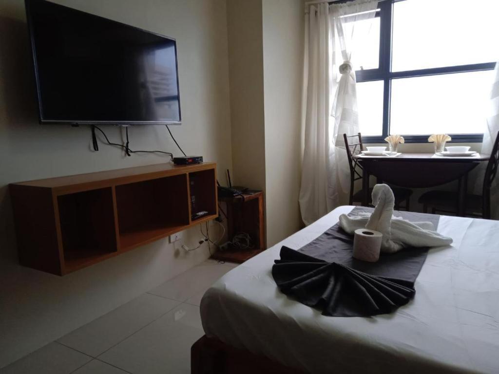 Horizon 101 A10 Shortwalk Robinson's Mall + Free Wifi+ Netflix Apartment Cebu