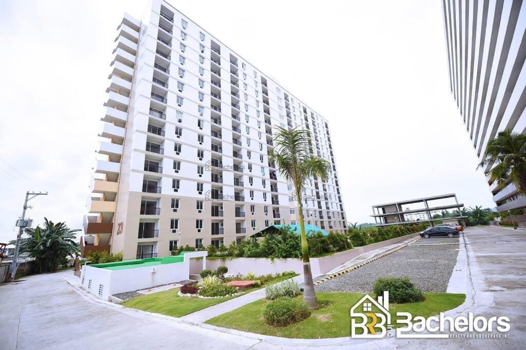 3 Bedrooms 2 Bathrooms Fully Furnished Unit Near Beach