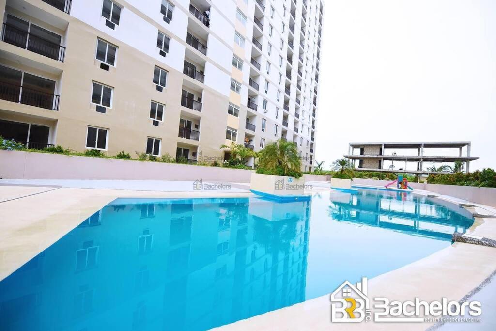 3 Bedrooms 2 Bathrooms Fully Furnished Unit Near Beach Apartment *