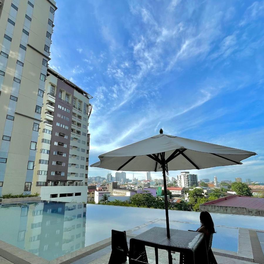 The Persimmon Near Ayala And Sm Apartment *