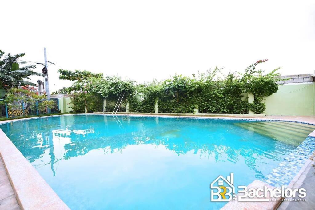3 Bedrooms 2 Bathrooms Fully Furnished Unit Near Beach *